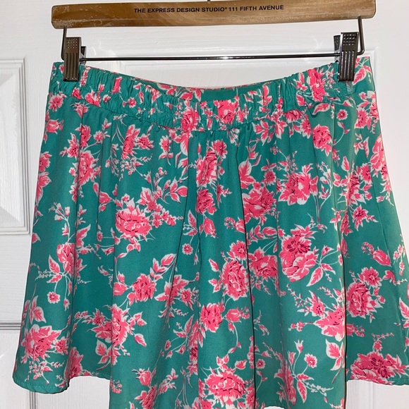 Charlotte Russe shorts - Picture 2 of 2